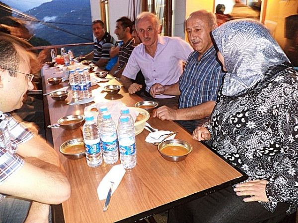 Akçiriş Köyü Muhtarı Selçu Usta'nın iftarı.