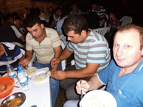 Akçiriş Köyü Muhtarı Selçu Usta'nın iftarı.