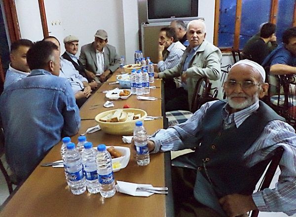 Akçiriş Köyü Muhtarı Selçu Usta'nın iftarı.