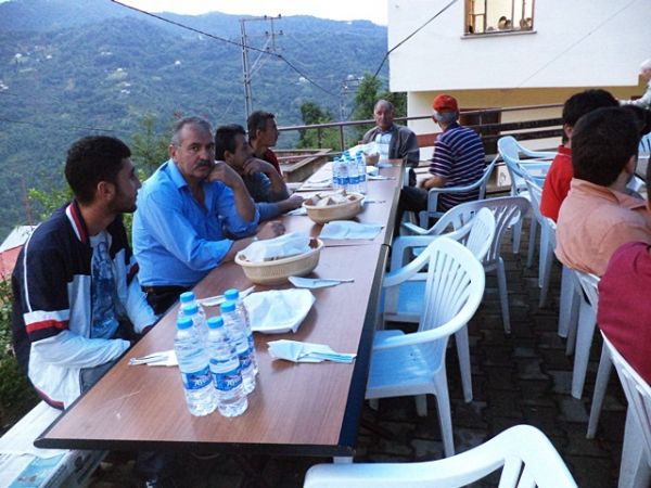 Akçiriş Köyü Muhtarı Selçu Usta'nın iftarı.