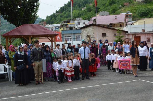 Minik Öğrencilerden yılsonu etkinliği