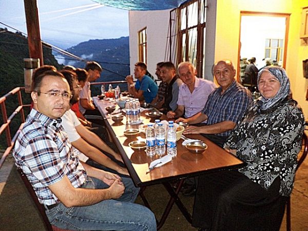 Akçiriş Köyü Muhtarı Selçu Usta'nın iftarı.