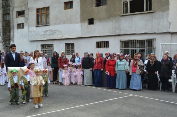 Minik Öğrencilerden yılsonu etkinliği