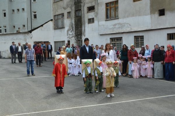 Minik Öğrencilerden yılsonu etkinliği