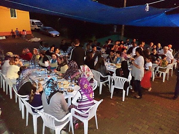 Akçiriş Köyü Muhtarı Selçu Usta'nın iftarı.