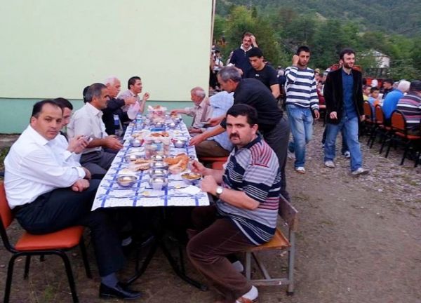 Çamkiriş Mahallesinde İftar.