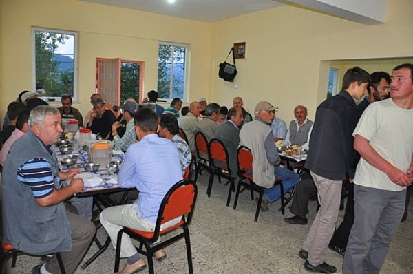 Çamkiriş Mahallesinde İftar.