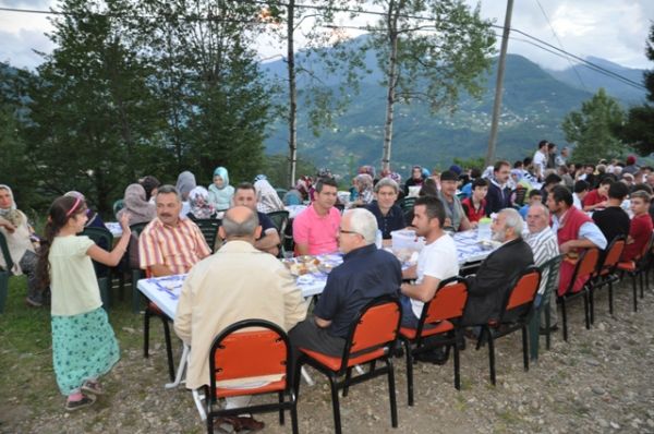 Çamkiriş Mahallesinde İftar.