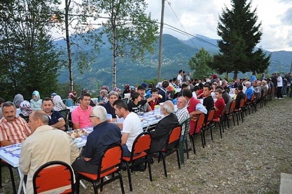 Çamkiriş Mahallesinde İftar.