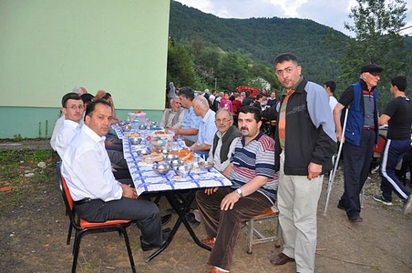 Çamkiriş Mahallesinde İftar.