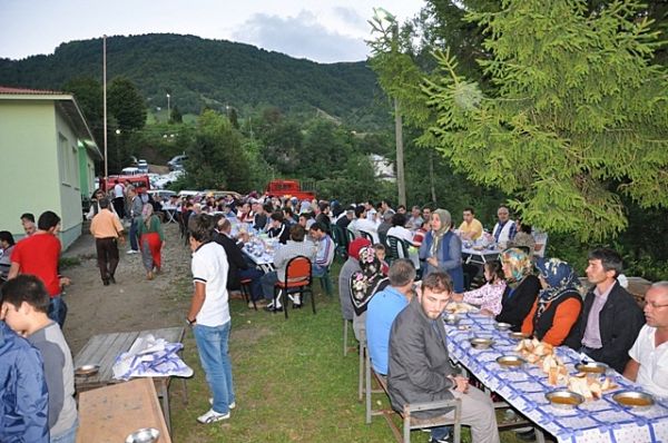 Çamkiriş Mahallesinde İftar.