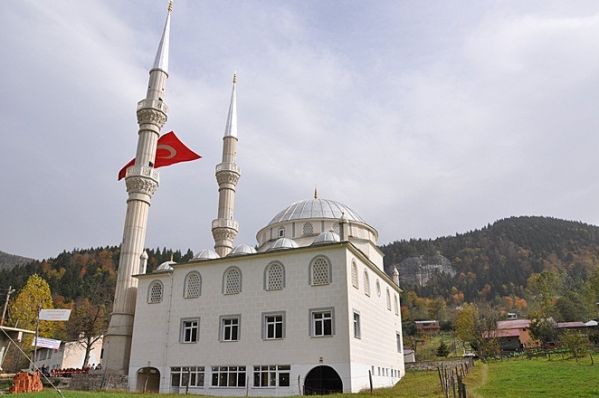 Sayvançatak Köyü Fatih Camisi'nin Çifte minareleri