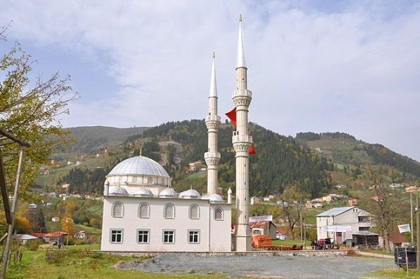 Sayvançatak Köyü Fatih Camisi'nin Çifte minareleri