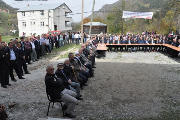 Sayvançatak Köyü Fatih Camisi'nin Çifte minareleri