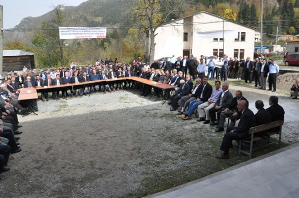 Sayvançatak Köyü Fatih Camisi'nin Çifte minareleri