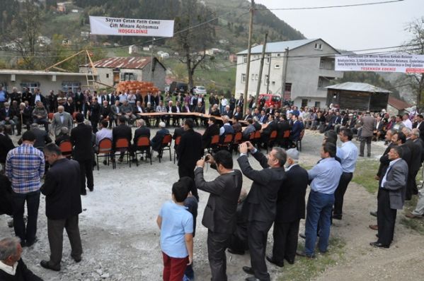 Sayvançatak Köyü Fatih Camisi'nin Çifte minareleri