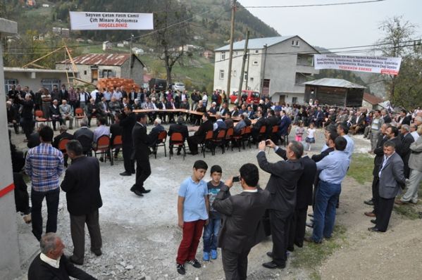 Sayvançatak Köyü Fatih Camisi'nin Çifte minareleri