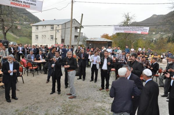 Sayvançatak Köyü Fatih Camisi'nin Çifte minareleri