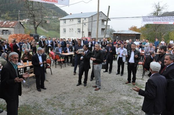 Sayvançatak Köyü Fatih Camisi'nin Çifte minareleri