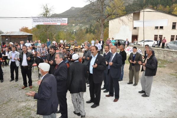 Sayvançatak Köyü Fatih Camisi'nin Çifte minareleri