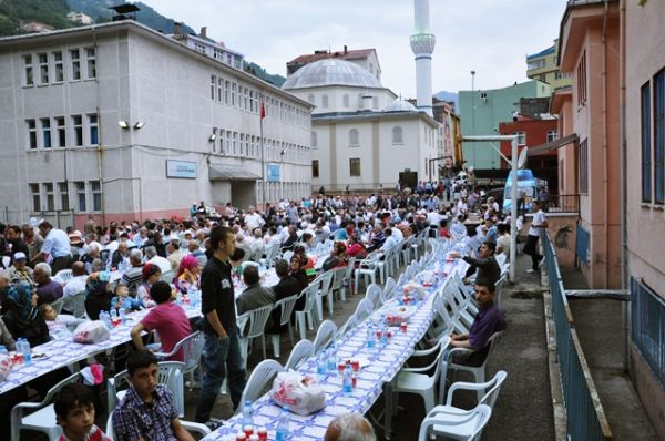 Trabzon Şalpazarlılar Derneği İftar yemeği.