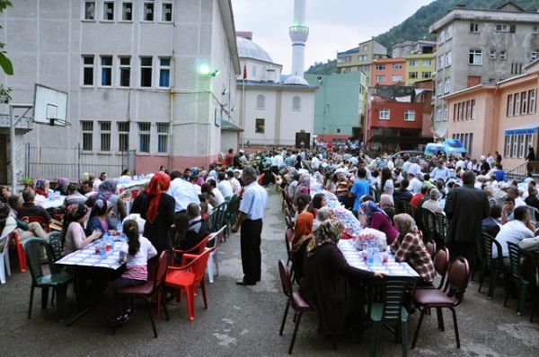 Trabzon Şalpazarlılar Derneği İftar yemeği.