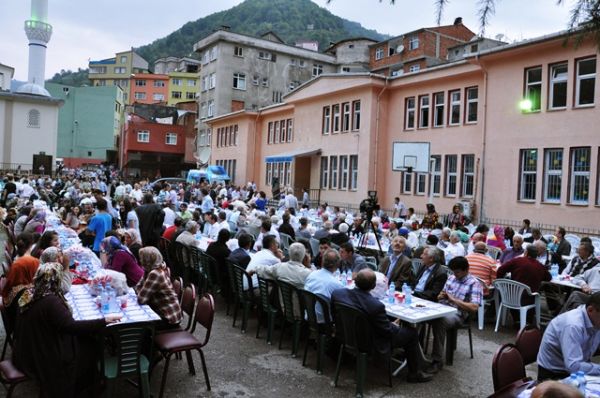 Trabzon Şalpazarlılar Derneği İftar yemeği.