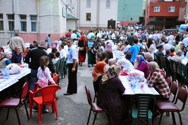 Trabzon Şalpazarlılar Derneği İftar yemeği.