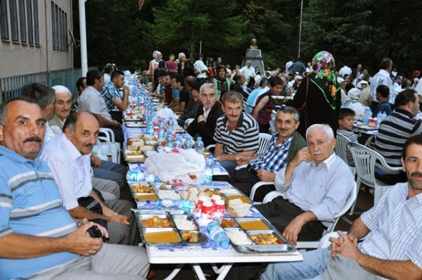 Trabzon Şalpazarlılar Derneği İftar yemeği.