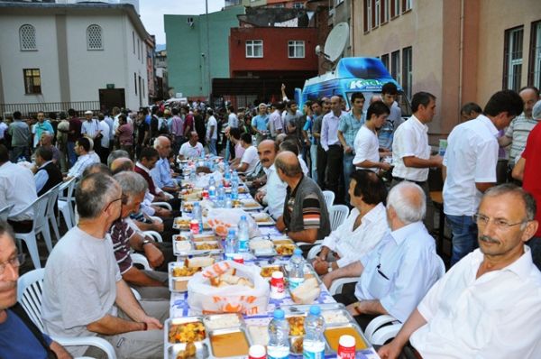 Trabzon Şalpazarlılar Derneği İftar yemeği.