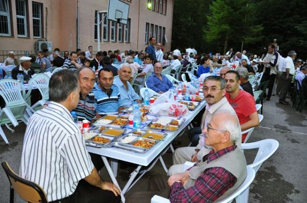 Trabzon Şalpazarlılar Derneği İftar yemeği.