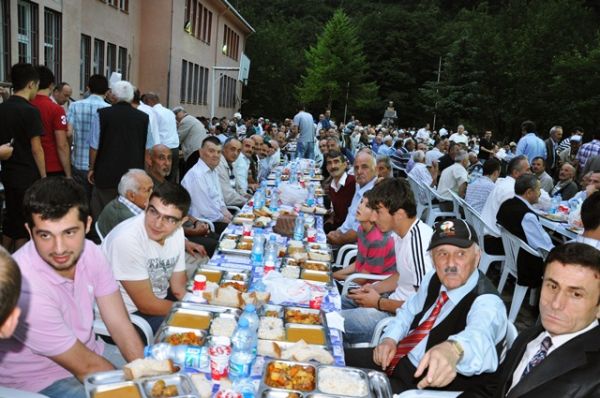 Trabzon Şalpazarlılar Derneği İftar yemeği.