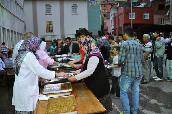 Trabzon Şalpazarlılar Derneği İftar yemeği.