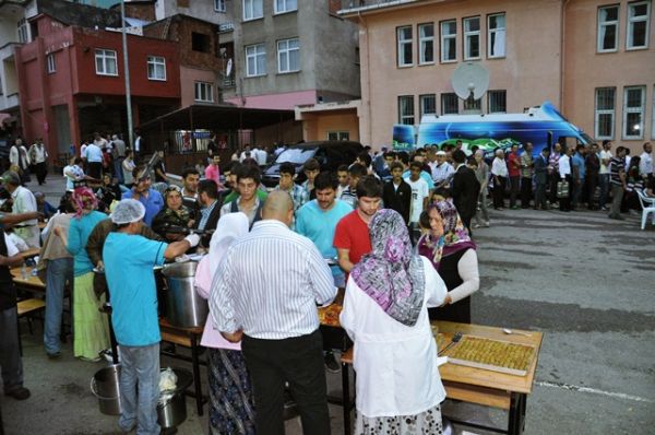 Trabzon Şalpazarlılar Derneği İftar yemeği.