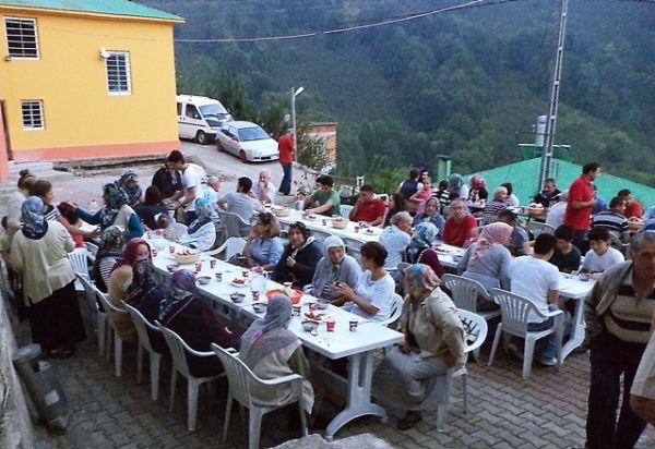  Mustafa Şirin'in iftar yemeği