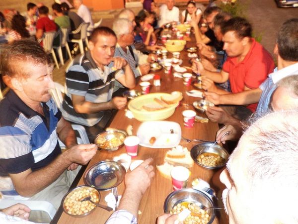  Mustafa Şirin'in iftar yemeği