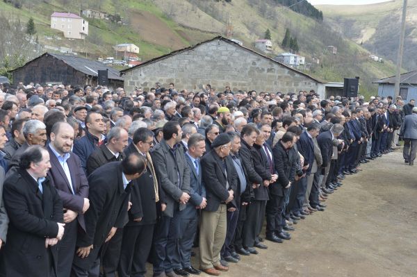 Mustafa Türkmen dualarla uğurlandı.