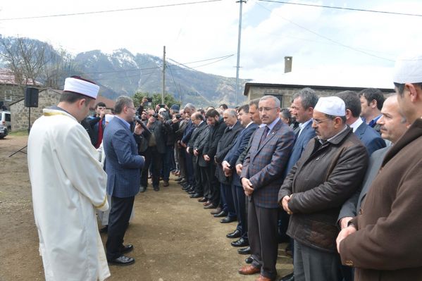 Mustafa Türkmen dualarla uğurlandı.