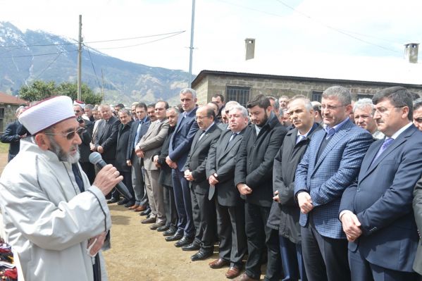 Mustafa Türkmen dualarla uğurlandı.