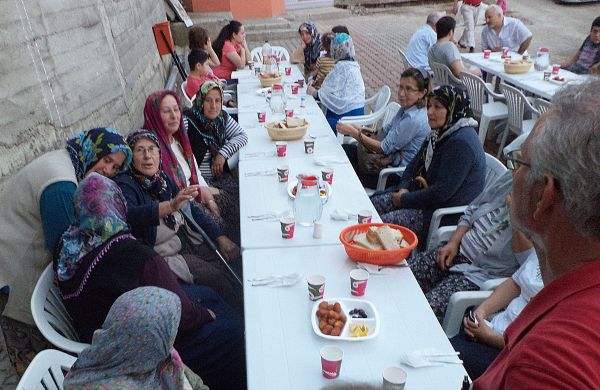  Mustafa Şirin'in iftar yemeği