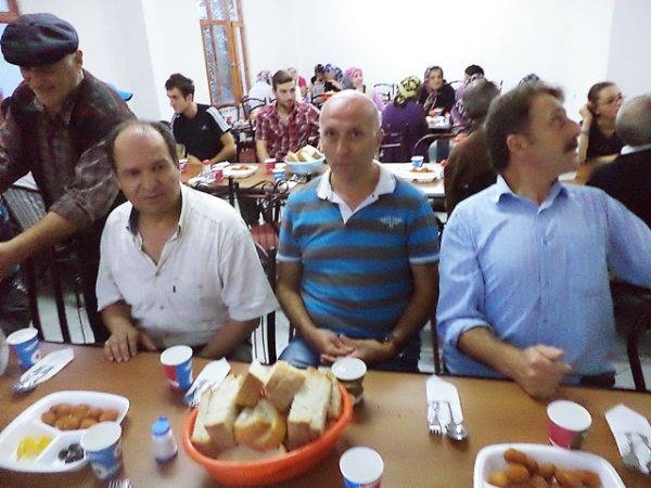  Mustafa Şirin'in iftar yemeği