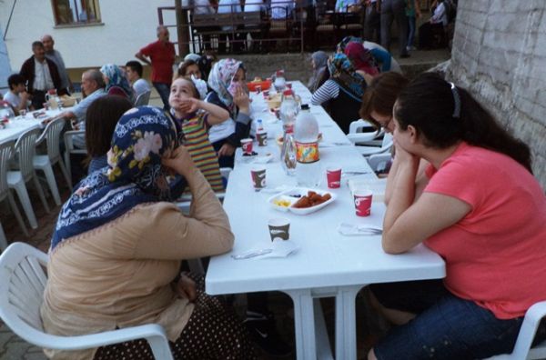  Mustafa Şirin'in iftar yemeği