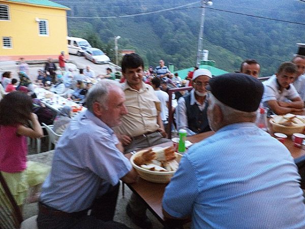  Mustafa Şirin'in iftar yemeği