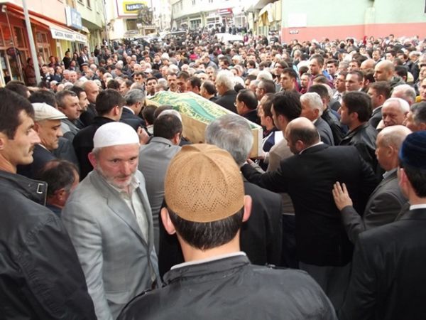 Eren Demir Gözyaşları arasında toprağa verildi.