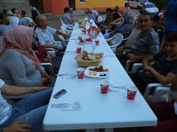  Mustafa Şirin'in iftar yemeği