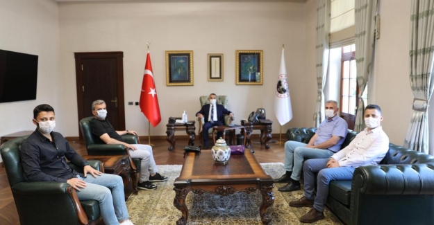 Kırklareli Valisi Osman Bilgin, Demir Ali bebeğe yardım ekibini makamında kabul etti.
