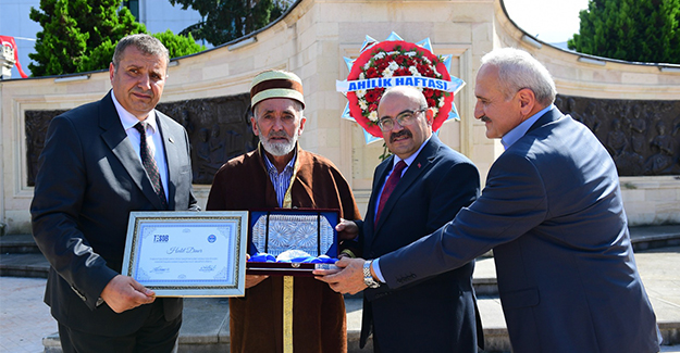 Yılının Ahisi, Kalfası ve Çırağı ödüllerini aldı