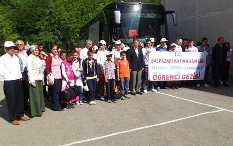  3. Çocuk ve Gençlik Festivali'ne katılacak olan öğrenciler İstanbul'a hareket etti.