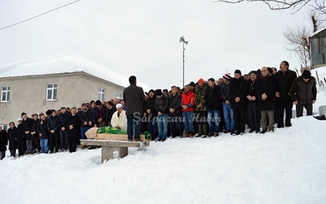 Ali Aydın ebediyete uğurlandı.