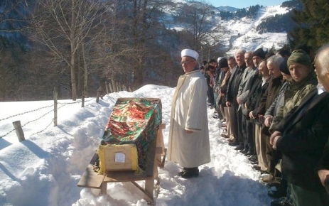 Ali Karadeniz toprağa verildi.